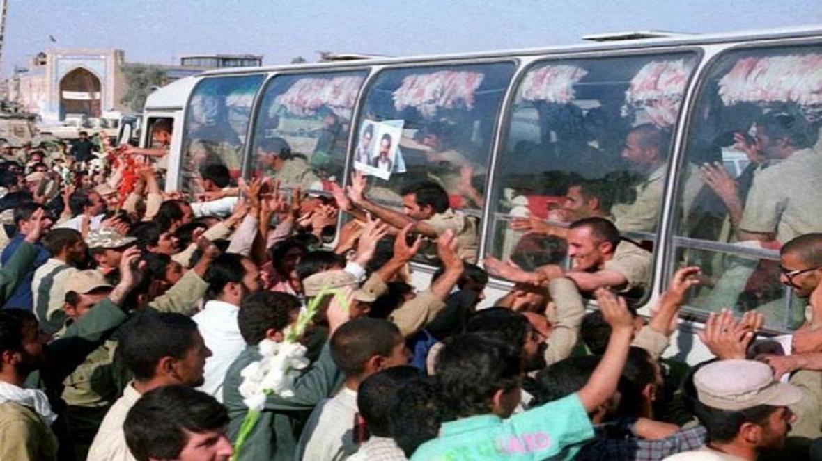 چتر بنیاد شهید شادگان بر سر آزادگان باز است چتر بنیاد شهید شادگان بر سر آزادگان باز است