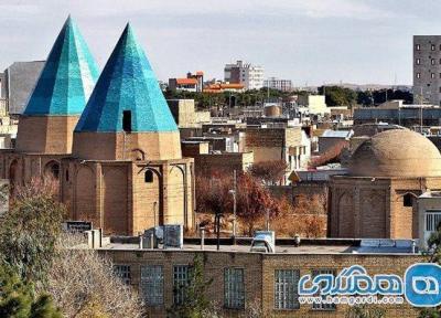 مقبره های باغ گنبد سبز از معروف ترین جاهای دیدنی قم است